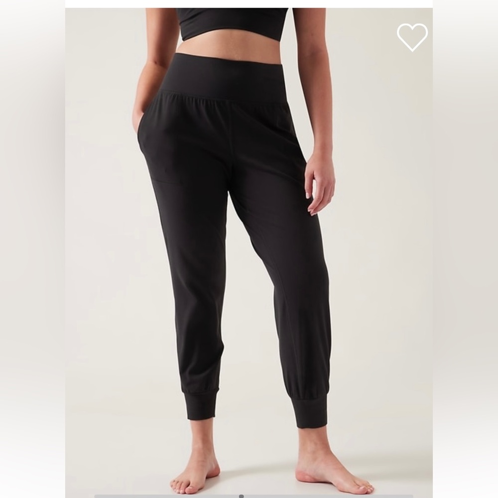 Athleta Salutation Jogger EUC size Large